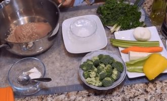 Подготовить продукты для варки супа