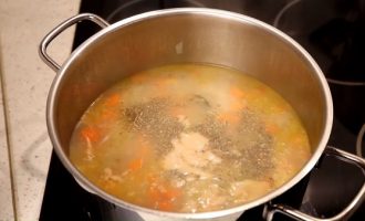 Добавляем в фасолевый суп орегано