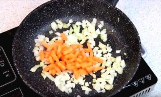 Пассеровка моркови и лука