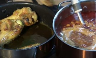 Петрушку и базилик добавляем в суп в конце готовки