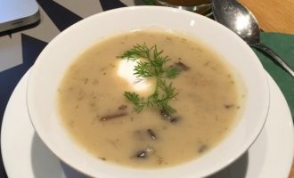 Подача чешского грибного супа