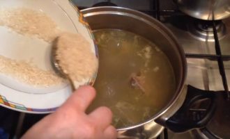 Добавляем рис в суп