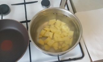 Картофель отправляем вариться