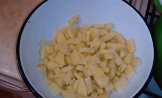 Картофель, порезанный брусочками