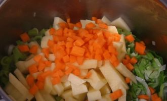 К овощами добавить морковь