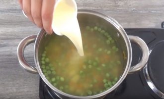 Добавляем в суп жирные сливки