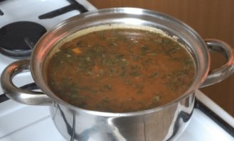 Украшаем суп зеленью