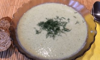 Подаем суп-пюре с зеленью