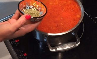 Добавляем майоран в суп