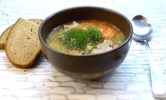 Украшаем суп зеленью