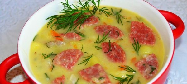 Гороховый суп с колбасками и сырком