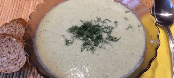 Крем-суп из брокколи с курицей