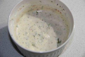Ореховая заправка для салата с йогуртом