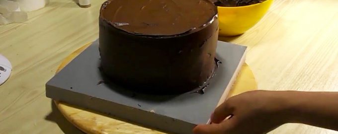 Выравнивание торта ганашем